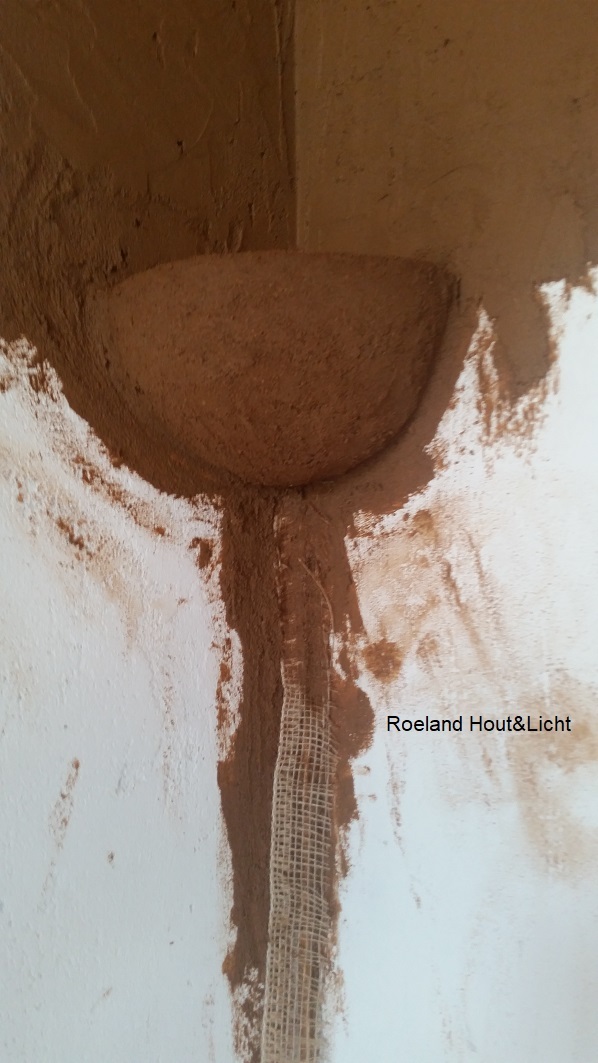 wandlamp stucen in de muur Roeland hout en licht
